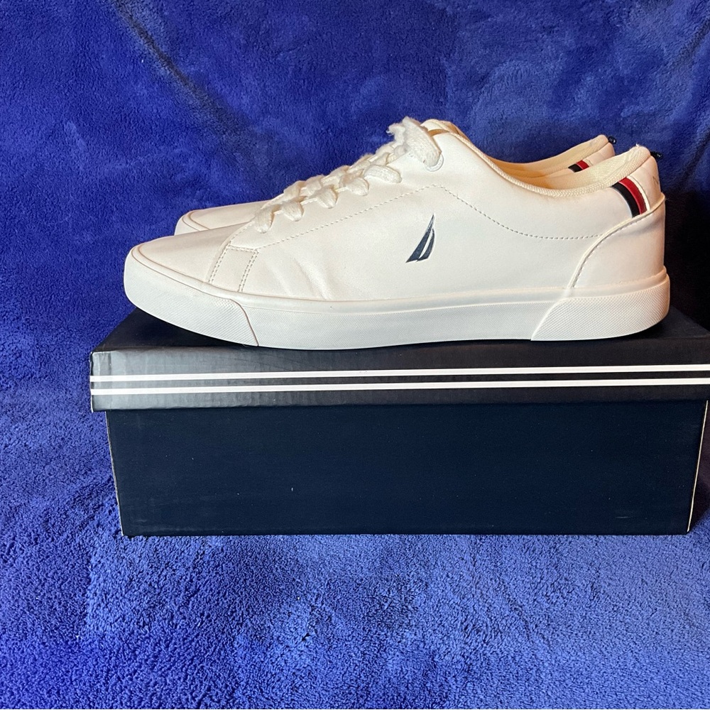 Nautica Graves Men’s Size 10 White & Navy Casual Fashion Shoe Sneakers